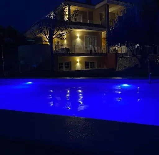 Totally Private Lux Boutique Sleeps 11